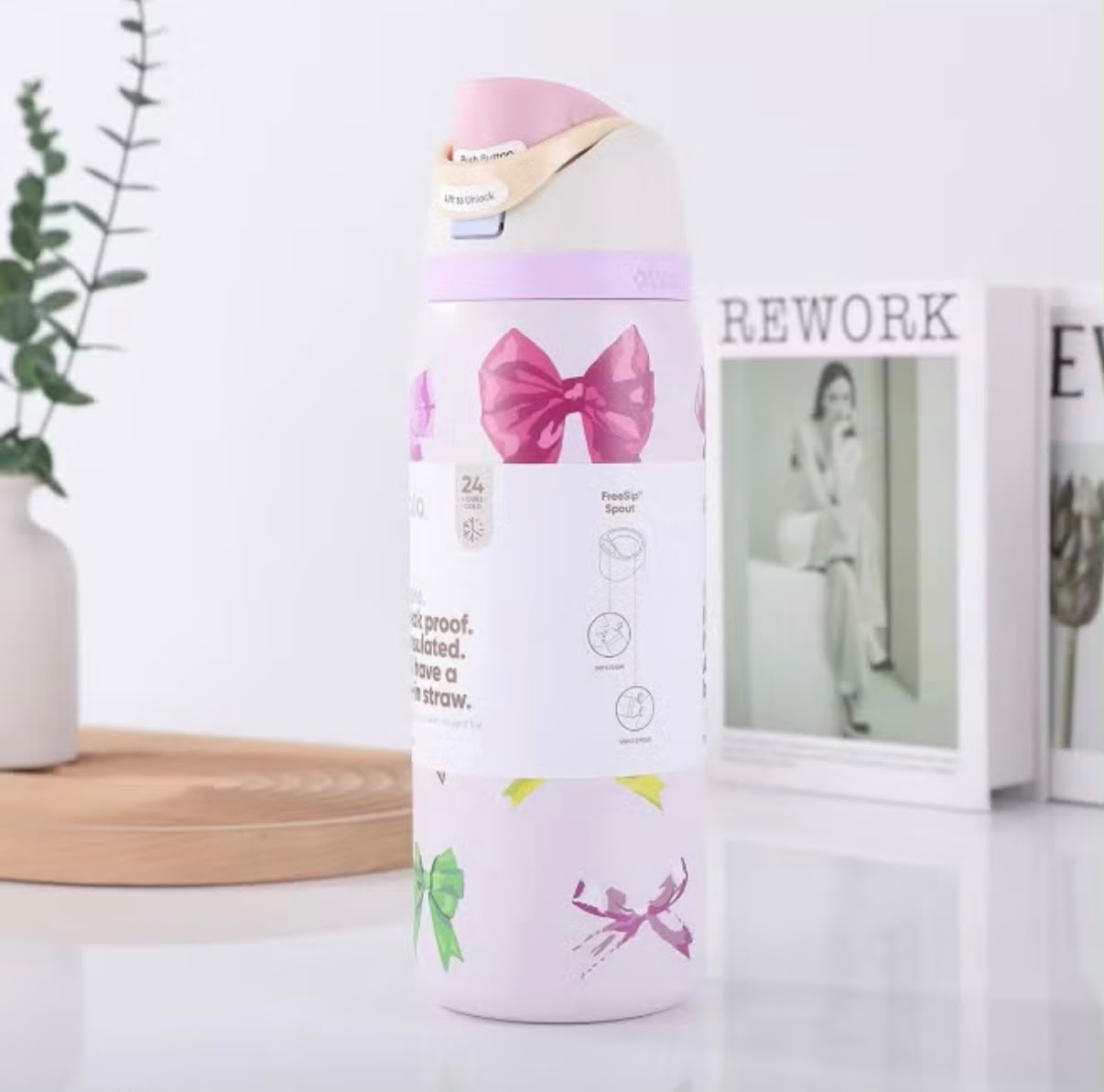 Owala FreeSip Bottle 32oz Limited Edition UO Exclusive Qatar